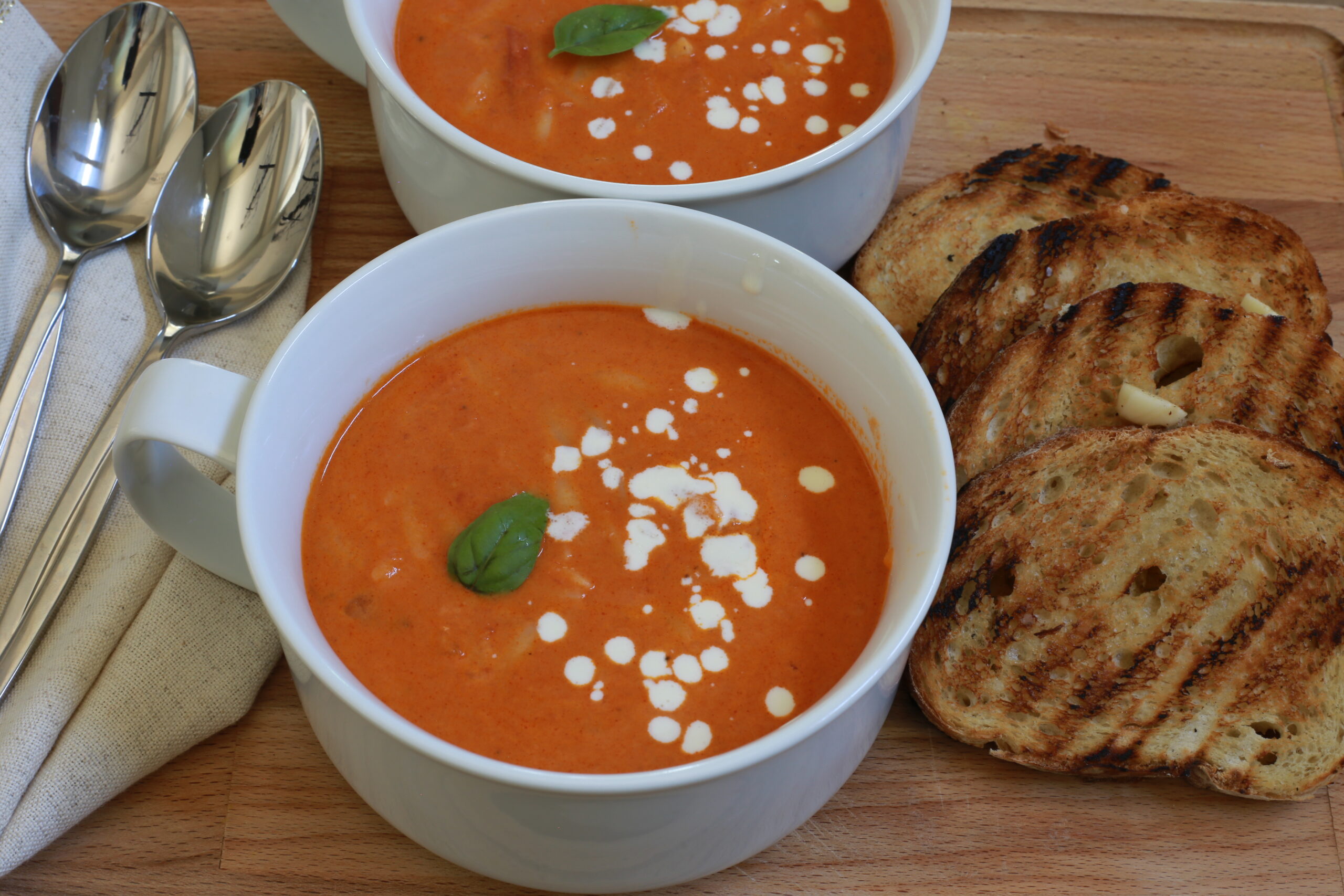 tomato-soup-with-grilled-garlic-bread-weekend-waffler